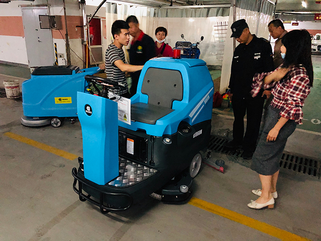  鼎潔盛世洗地機助力小區(qū)停車場，零差評57